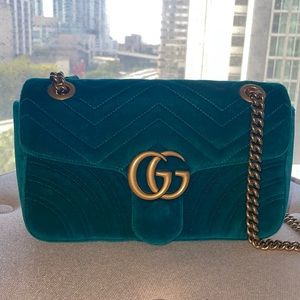 Medium GG Marmont Matelassé Velvet Flap Bag